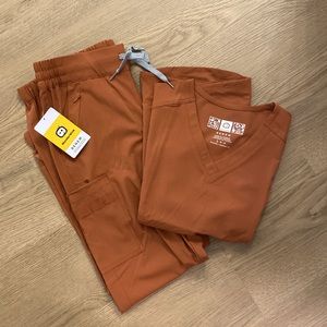 BRAND NEW WITH TAGS WonderWink Scrubs in Chai